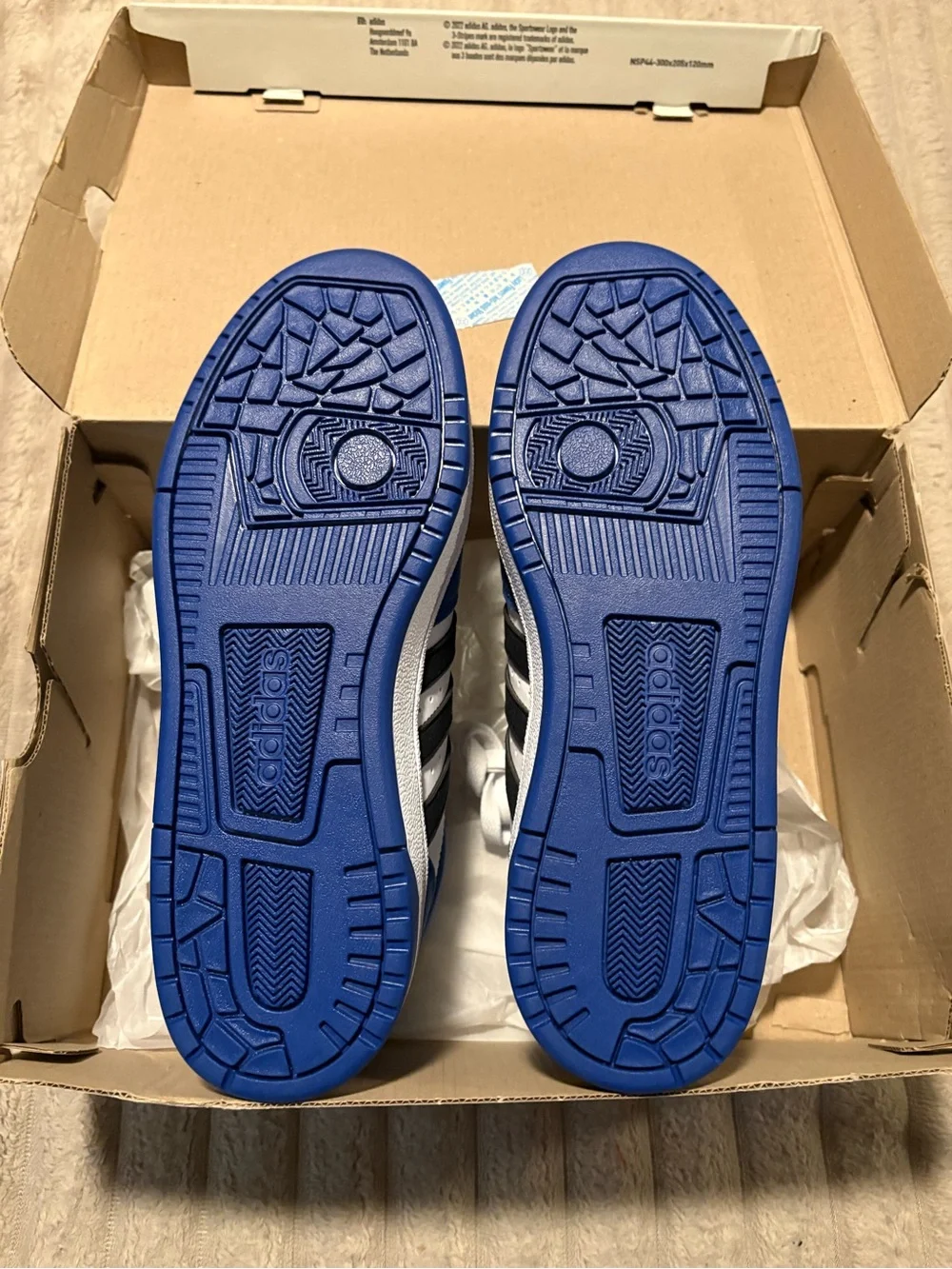 Adidas Blue & White Low-Top Sneakers boys size 6 BNWT AT-7/57